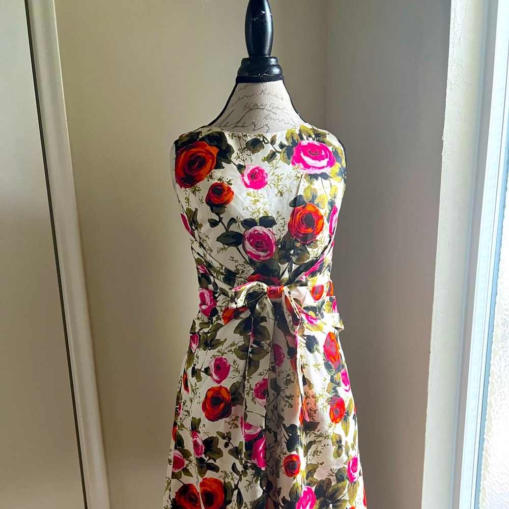 Kate Spade New York floral silk knee length dress. Size 10.